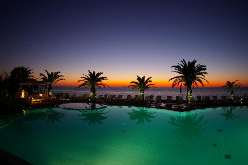 Hotel Villaggio Cala Di Volpe Capo Vaticano Kültér fotó