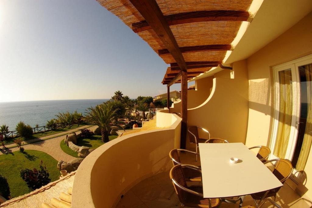 Hotel Villaggio Cala Di Volpe Capo Vaticano Kültér fotó