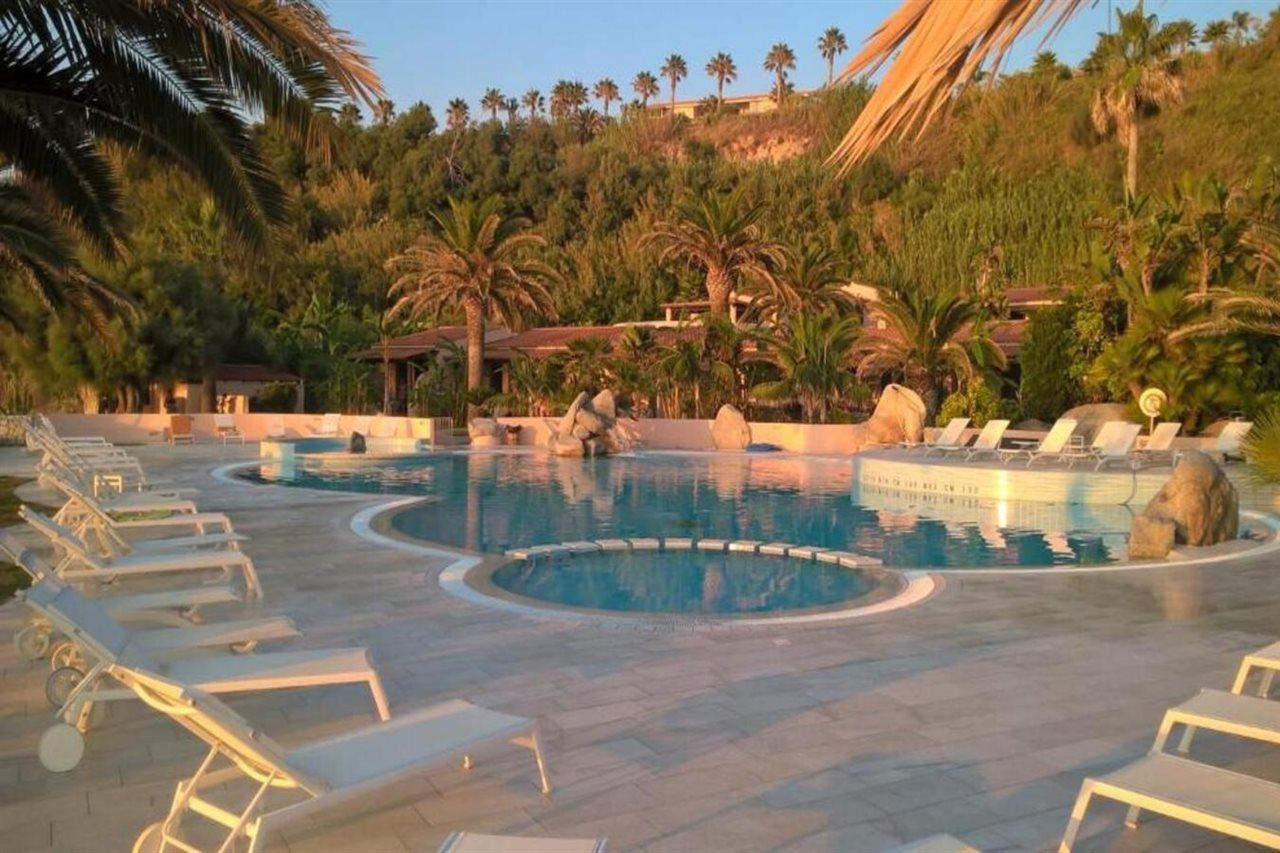 Hotel Villaggio Cala Di Volpe Capo Vaticano Kültér fotó