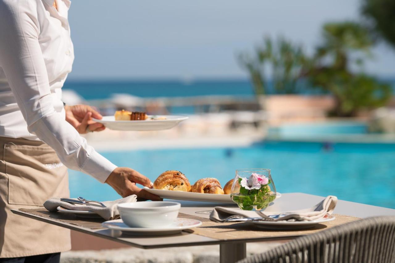 Hotel Villaggio Cala Di Volpe Capo Vaticano Kültér fotó
