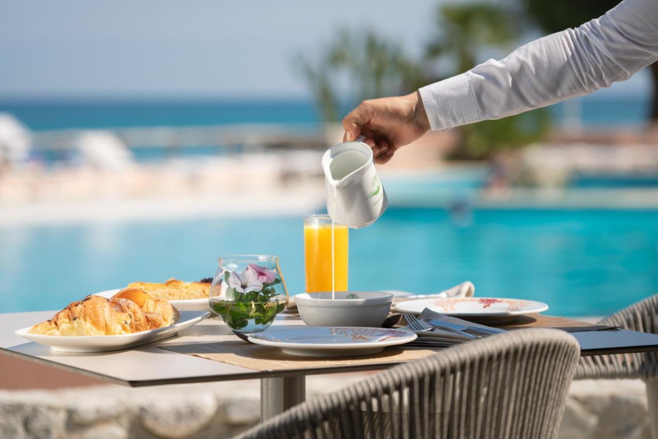 Hotel Villaggio Cala Di Volpe Capo Vaticano Kültér fotó
