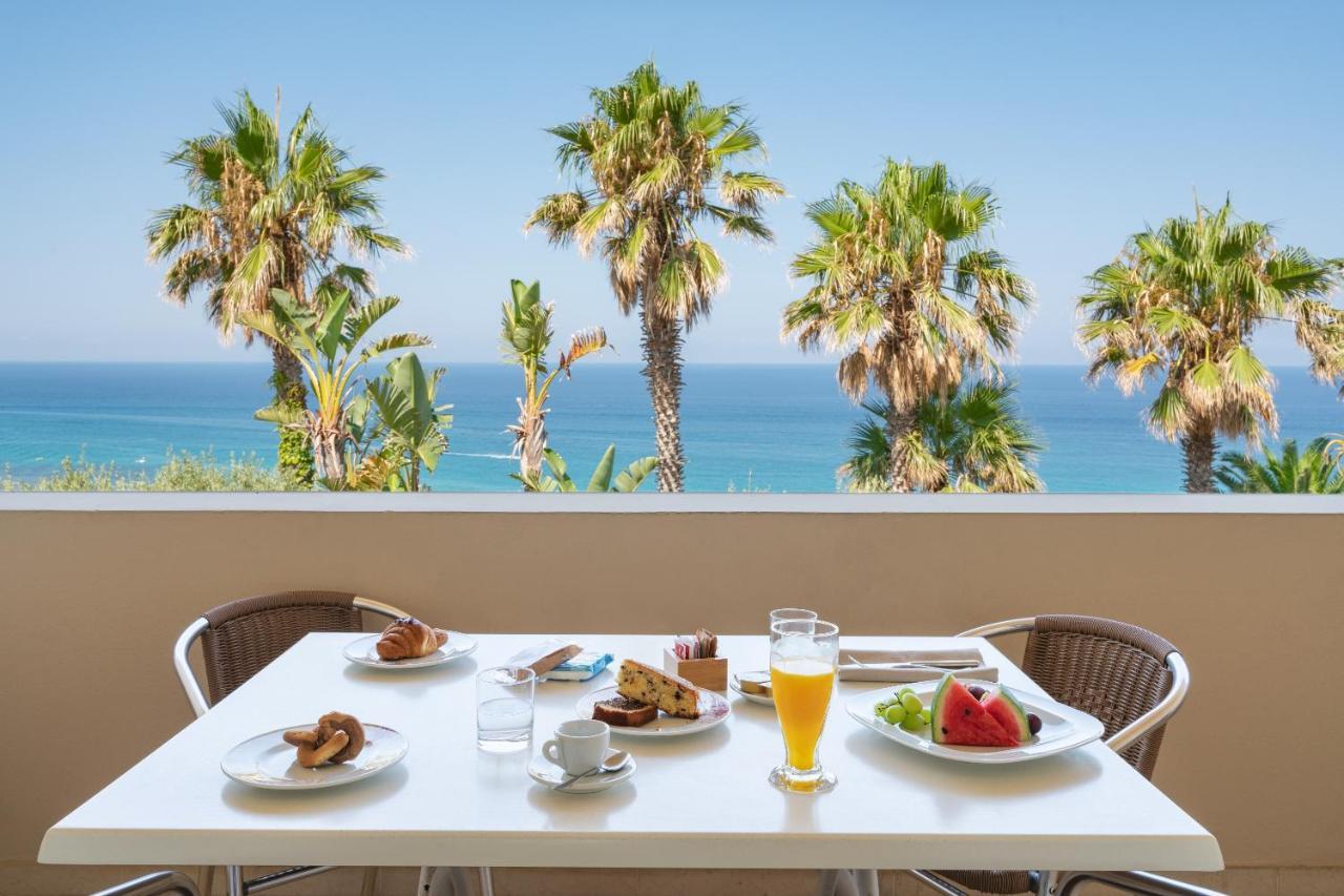Hotel Villaggio Cala Di Volpe Capo Vaticano Kültér fotó