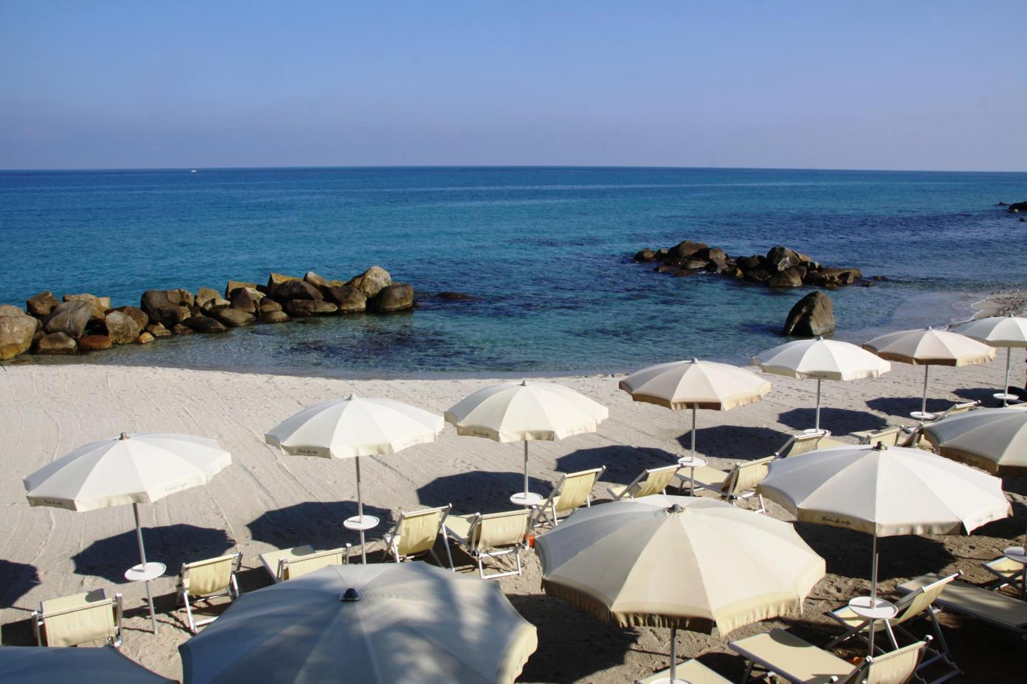 Hotel Villaggio Cala Di Volpe Capo Vaticano Kültér fotó