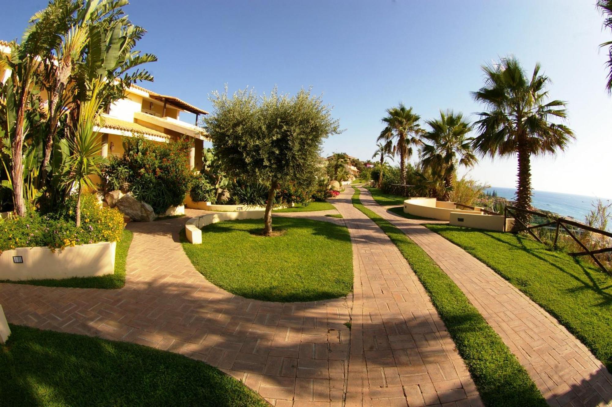 Hotel Villaggio Cala Di Volpe Capo Vaticano Kültér fotó