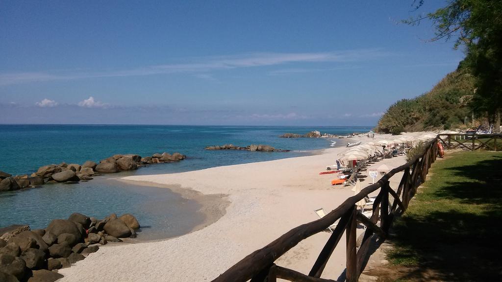 Hotel Villaggio Cala Di Volpe Capo Vaticano Kültér fotó