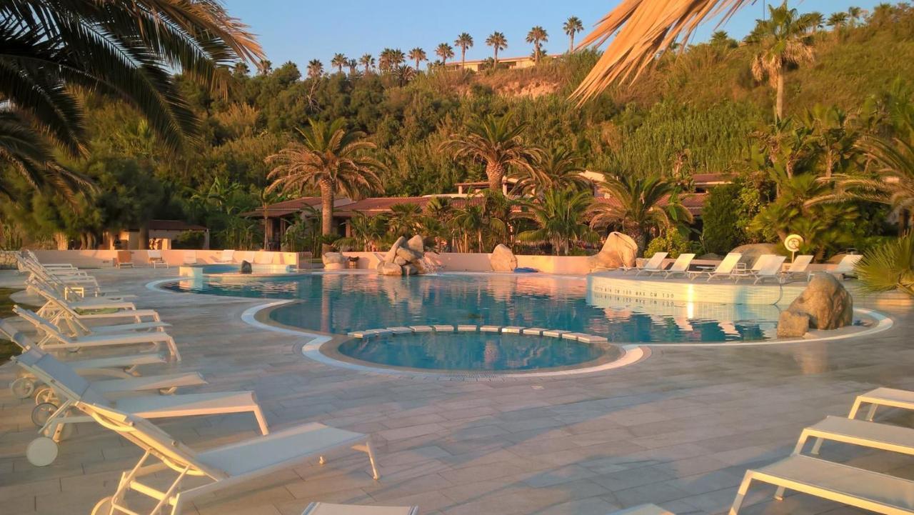 Hotel Villaggio Cala Di Volpe Capo Vaticano Kültér fotó