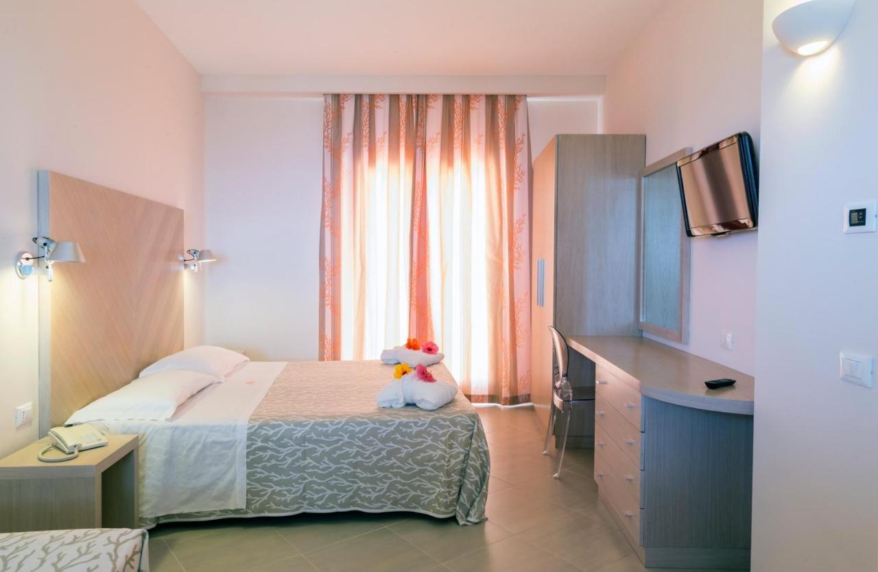 Hotel Villaggio Cala Di Volpe Capo Vaticano Kültér fotó