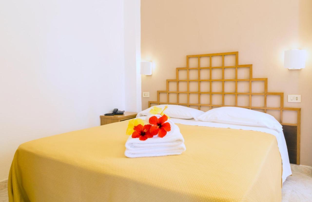 Hotel Villaggio Cala Di Volpe Capo Vaticano Kültér fotó